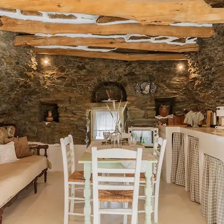 Oak Farm Traditional Family House * Ménites